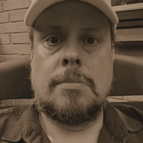 Singer-songwriter Henrik Petersen